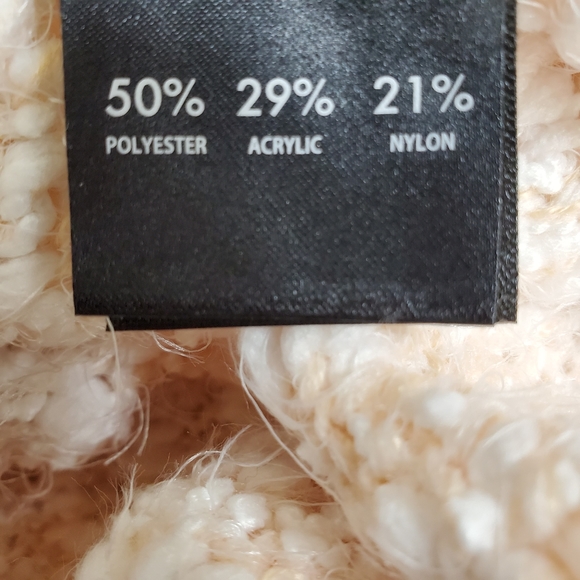 NWT! SO soft! Blush eyelash pullover sweater - Picture 8 of 8